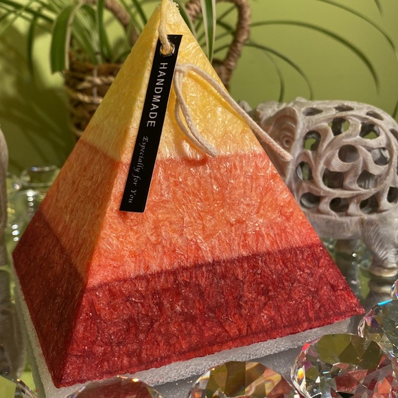 HANDmade Lure's Pyramid Candle Infused w/Grapefruit & Basil Essential Oils & Gem - Picture 3 of 5